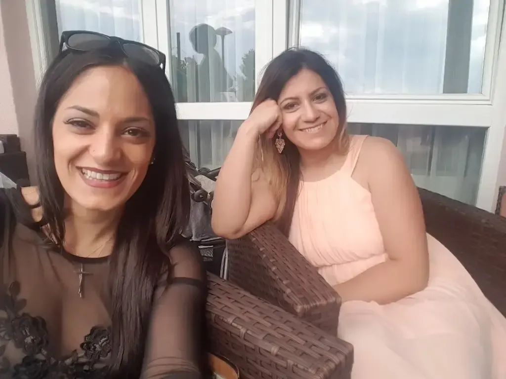 Marisa De Luca und Elena Schick, die Inhaberinnen von Le Sorelle, in ihrem Friseursalon in Remseck